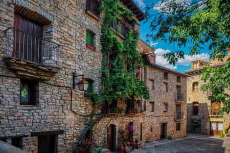 Foto de Ansa es una ciudad pirenaica en la provincia de Huesca, en la región de Sobrarbe y la Comunidad Autónoma de Aragón. - Imagen libre de derechos