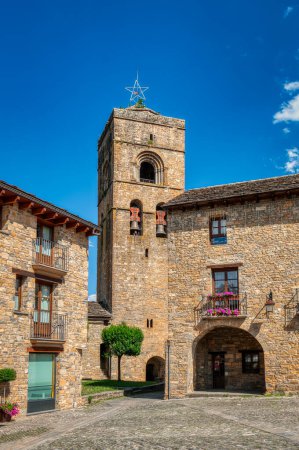 Foto de Ansa es una ciudad pirenaica en la provincia de Huesca, en la región de Sobrarbe y la Comunidad Autónoma de Aragón. - Imagen libre de derechos
