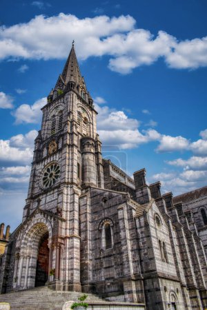 Foto de Iglesia Notre Dame de Oloron Saint Marie. Francia. Oloron-Sainte-Marie es un municipio del suroeste de Francia situado en Barn y en el departamento de Pyrnes-Atlantiques.. - Imagen libre de derechos