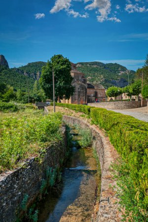 Téléchargez les photos : Santa Cruz de la Sers est une commune espagnole de la province de Huesca dans la région Jacetania et le district judiciaire de Jaca, dans la communauté autonome d'Aragon, en Espagne. - en image libre de droit