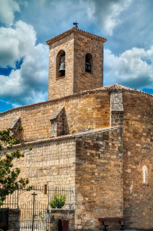 Téléchargez les photos : Sigues est une commune espagnole du district judiciaire d'Ejea de los Caballeros, dans la province de Saragosse. Il appartient à la région de Jacetania, dans la communauté autonome d'Aragon - en image libre de droit