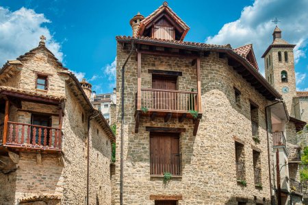 Foto de Biescas es un municipio de España, perteneciente a la región de Alto Gallego, provincia de Huesca. España - Imagen libre de derechos