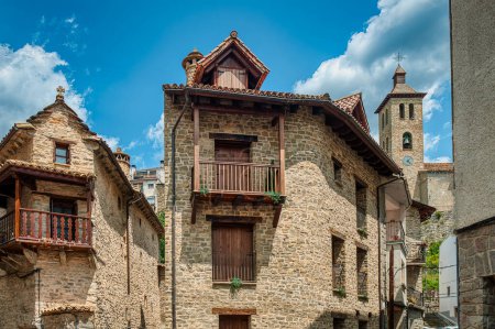 Téléchargez les photos : Biescas est une commune espagnole de la région Alto Gallego dans la province de Huesca. Espagne - en image libre de droit