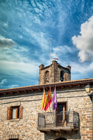 Téléchargez les photos : Yesero est une ville et une commune espagnole de la province de Huesca, située dans la région Alto Gallego, communauté autonome d'Aragon. Espagne - en image libre de droit