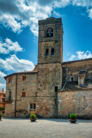 Téléchargez les photos : Boltana est une commune espagnole de la province de Huesca, dans la communauté autonome d'Aragon, appartenant à la région de Sobrarbe. Espagne - en image libre de droit