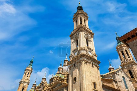Foto de La Catedral-Basílica de Nuestra Señora del Pilar es una iglesia católica en la ciudad de Zaragoza, Aragón. España - Imagen libre de derechos