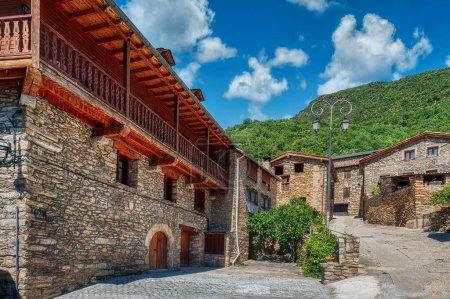 Téléchargez les photos : Coll ville dans la vallée de Boh est la plus grande municipalité de la région catalane de l'Alta Ribagorza. - en image libre de droit