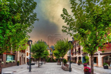 Téléchargez les photos : Viella est la capitale de la vallée de l'Aran et le chef-lieu de la municipalité de Viella et Medio Arn, dans la province de Lrida. situé à 974 m de haut. Espagne. - en image libre de droit