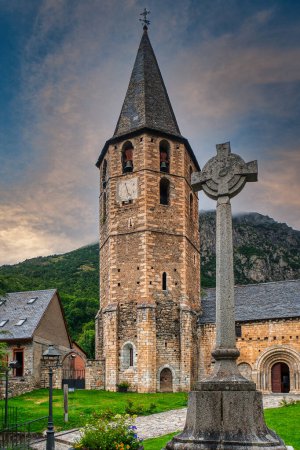 Salardu is the capital of the municipality of Alto Arn located in Valle de Aran in the province of Lerida, autonomous community of Catalonia, Spain