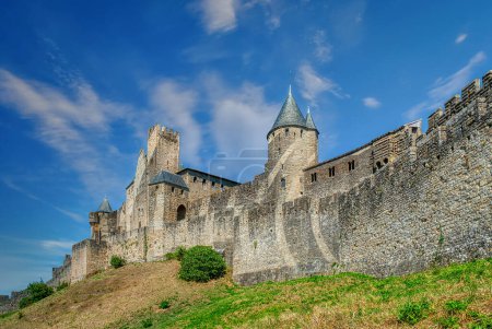 Foto de Carcassonne, una ciudad en la cima de una colina en la zona de Languedoc en el sur de Francia, es famosa por su ciudadela medieval. - Imagen libre de derechos