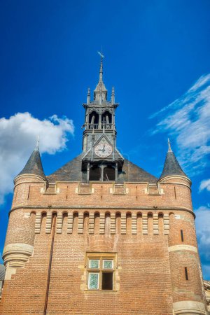 Téléchargez les photos : Toulouse est la capitale de la région Occitanie dans le sud de la France. Elle est divisée par la Garonne et est située près de la frontière avec l'Espagne. Il est connu sous le nom La Ville Rose - en image libre de droit