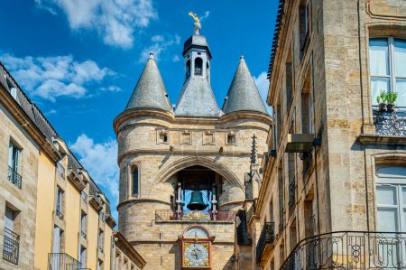 Bordeaux, Zentrum der berühmten Weinregion, ist eine Hafenstadt am Fluss Garonne im Südwesten Frankreichs. Es ist für seine gotische Kathedrale Saint Andre bekannt