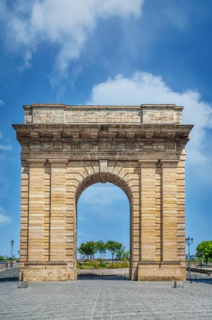 Icónico arco de piedra de estilo romano, construido en la década de 1750 como una entrada simbólica a la ciudad de Burdeos. Francia