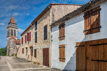 Téléchargez les photos : Saint-Justin est une commune française située dans le département de l'Aquitaine, en région Landes, dans le district du Mont-de-Marsan et le canton de Roquefort. - en image libre de droit