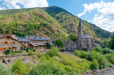 The town of Isil belongs to the municipal entity of Isil y Alos, integrated in the municipal term of Alto Aneu, in the region of Pallars Sobira, Catalonia, Spain._