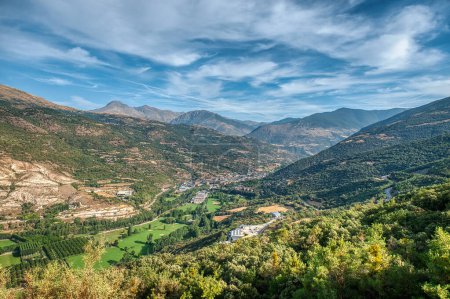 Sort is a municipality and Spanish town in the province of Lerida, in Catalonia. Capital of the Pallars Sobira region. Spain.-