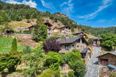 Foto de Pal es un centro poblacional del Principado de Andorra situado en la parroquia de La Massana.. _ - Imagen libre de derechos