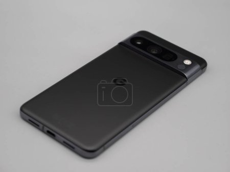 Téléchargez les photos : Leeds, Royaume-Uni - Novembre 2023 - Google Pixel 8 Pro Retour Obsidian Noir Smartphone - en image libre de droit