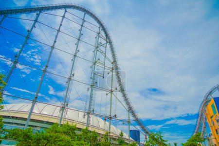 Téléchargez les photos : Roller coaster et ciel bleu. Lieu de tournage : Bunkyo -ku, Tokyo - en image libre de droit