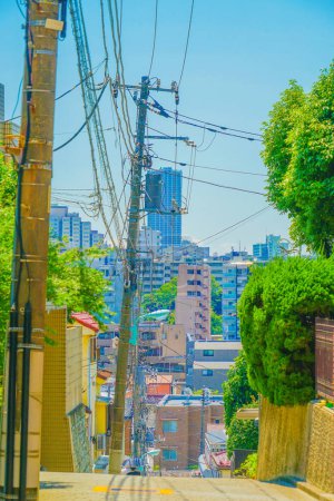 Téléchargez les photos : Le paysage urbain du quartier de Shinjuku et le beau temps. Lieu de tournage : Shinjuku-ku, Tokyo - en image libre de droit