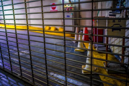 Foto de Puerta de obturador de acero inoxidable. Ubicación del tiroteo: Chiyoda ward, Tokyo - Imagen libre de derechos