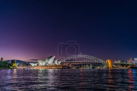 Foto de Opera House y Harbor Bridge. Ubicación del disparo: Australia, Sydney - Imagen libre de derechos
