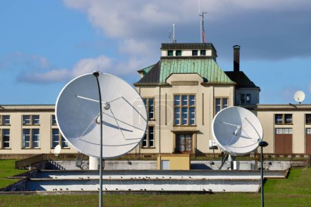 Foto de Instalación de teletransporte SES con antenas parabólicas en Junglinster, Luxemburgo - 8 de octubre de 2022 - Imagen libre de derechos