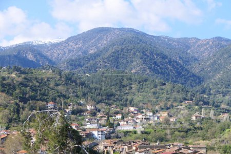 Téléchargez les photos : Kakopetria, Chypre, vieux village en montagne - en image libre de droit