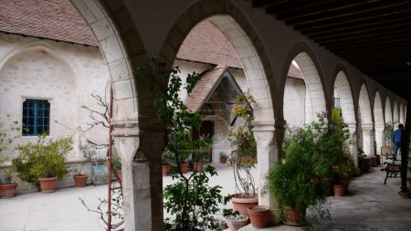 Téléchargez les photos : Old monastery in Cyprus at daytime - en image libre de droit