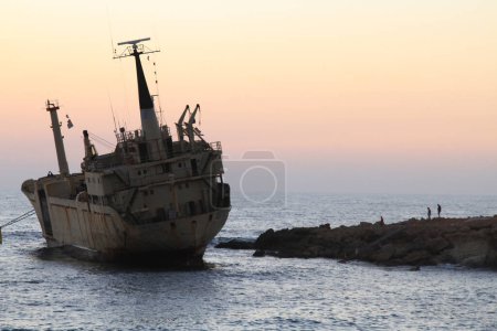 Téléchargez les photos : Edro III Shipwreck In Pafos - en image libre de droit