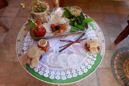 Foto de Vista de la mesa con desayuno tradicional chipriota - Imagen libre de derechos