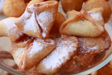 Foto de Chipre pasteles dulces tradicionales con azúcar en polvo - Imagen libre de derechos