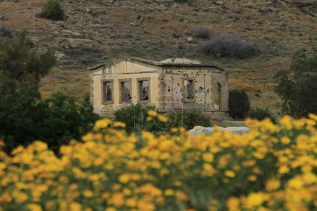 Téléchargez les photos : Ruines d'Agios Sozomenos, village abandonné de Grèce - en image libre de droit