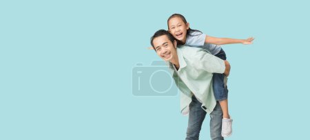Téléchargez les photos : Happy asian family of father and daughter hug spread out your arms, isolated on blue background with Clipping paths for design work empty free space - en image libre de droit