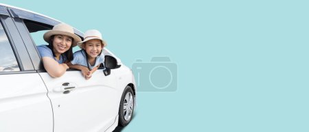 Téléchargez les photos : Happy asian woman and child in car summer vacation concept, isolated on blue background with Clipping paths for design work empty free space - en image libre de droit