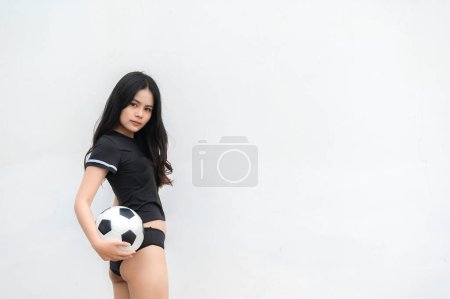 Téléchargez les photos : Young beautiful asian woman wear soccer player cheer sport,Female fans football cheering game - en image libre de droit