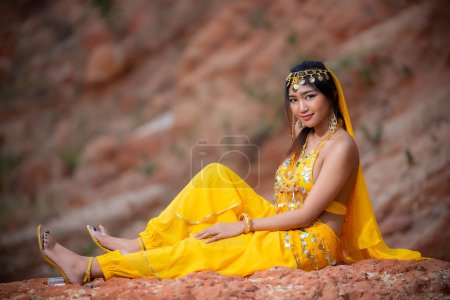 Téléchargez les photos : Portrait of asian beautiful woman wear in arab costume,Princess of desert concept - en image libre de droit