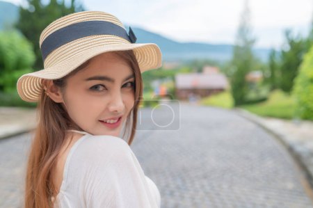 Téléchargez les photos : Asian woman traveling at the old town italy style,Alone travel,Lifestyle of single girl,View mountain with fog - en image libre de droit