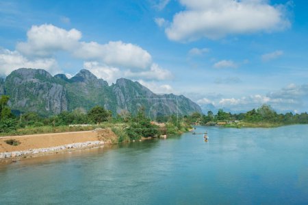 Téléchargez les photos : Vangvieng at lao,landmark of laos,Many natural attractions and adventure activities - en image libre de droit