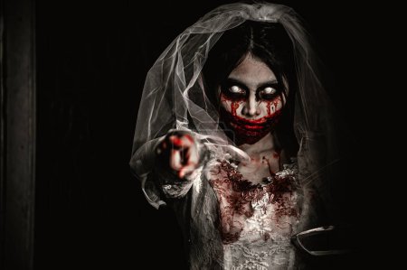 Halloween Festival Konzept, asiatische Frau Make-up Gespenstergesicht, Braut Zombie Charakter, Horrorfilm Tapete oder Poster