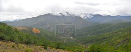 Foto de Fotografía panorámica de uno de los valles de Las Hurdes. - Imagen libre de derechos