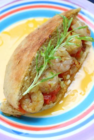 Foto de Plate of Delectable Homemade Herbed Bread Po Boy Sandwich with Water Spinach Microgreens - Imagen libre de derechos