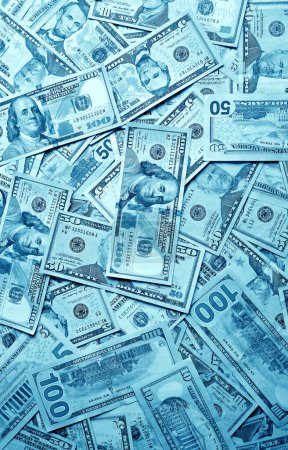 Foto de Surrealista arte pop estilo montón de billetes de dólar de color azul para el concepto de negocio y riqueza - Imagen libre de derechos