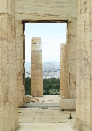 Erstaunliche antike griechische Tempelruinen auf der Akropolis über der Stadt Athen, Griechenland