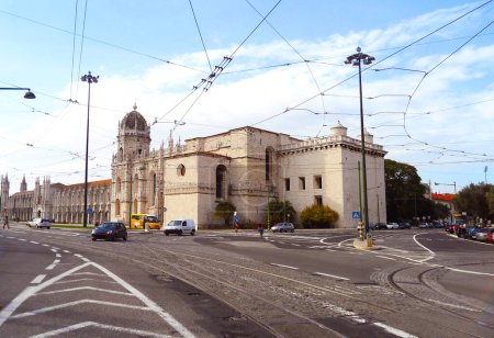 Foto de Impresionante Exterior del Monasterio de los Jerónimos, Patrimonio de la Humanidad por la UNESCO en Lisboa de Portugal - Imagen libre de derechos