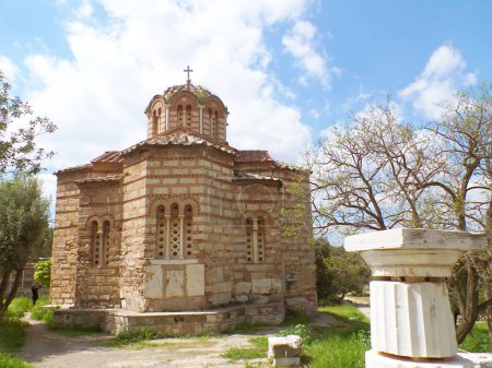 Téléchargez les photos : Beautiful Medieval Church of the Holy Apostles or Holy Apostles of Solaki in the Ancient Agora of Athens, Greece - en image libre de droit