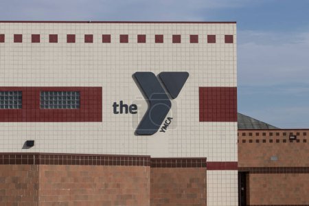 Foto de Troy - Circa octubre 2022: YMCA de los EE.UU. centro de fitness y juventud. YMCA trabaja para llevar la justicia social a los jóvenes y sus comunidades. - Imagen libre de derechos