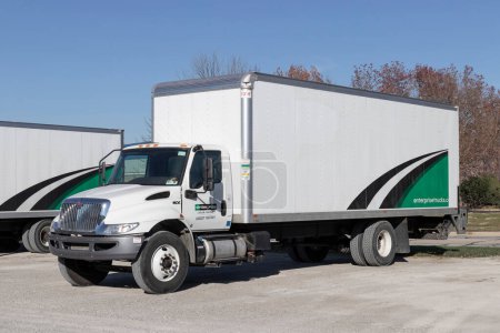 Téléchargez les photos : Lafayette - Vers novembre 2022 : Navistar International Semi Tractor Trailer Trucks en livrée Enterprise Rental. Navistar est une filiale de Traton. - en image libre de droit
