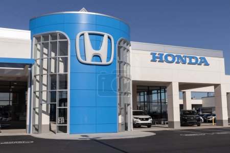 Téléchargez les photos : Indianapolis - Vers décembre 2022 : concessionnaire de voitures et de VUS Honda. Honda a une excellente réputation pour la qualité automobile. - en image libre de droit