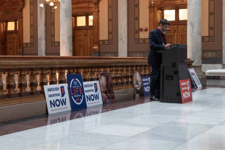Téléchargez les photos : Indianapolis - Circa January 2023: Stand for Life Indiana speaker at the Indiana State House. - en image libre de droit